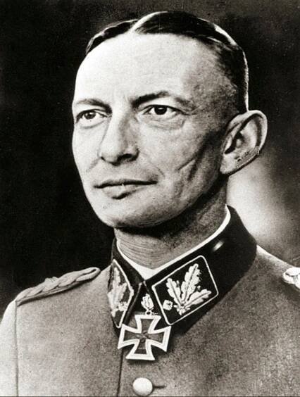 Porträtfoto von Heinz Reinefarth in Uniform.