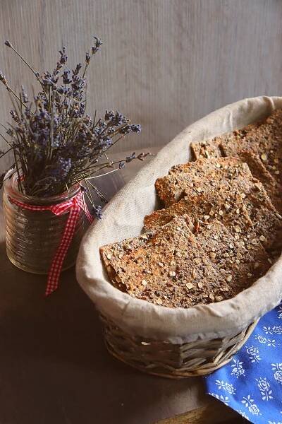 Celozrnný chléb se semínky a ovesnými vločkami (bez droždí) | Žijeme homemade