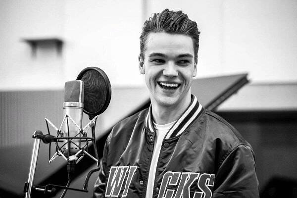 TOP 7 favoritů Eurovize: Bizarní Izraelka, kyperská Beyoncé nebo Čech Mikolas Josef
