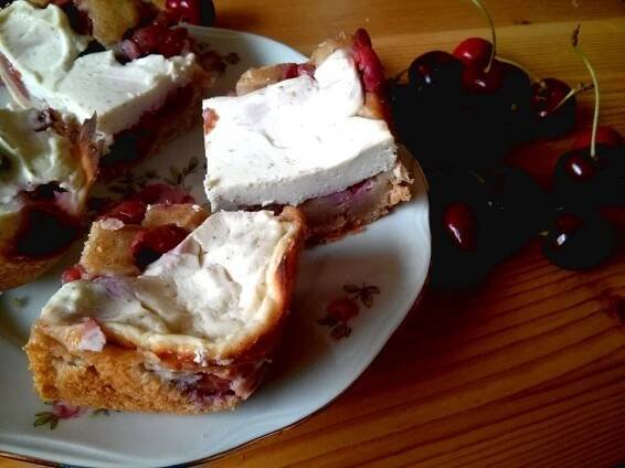 Třešňový koláč s tvarohem - Zdravá kuchařka
