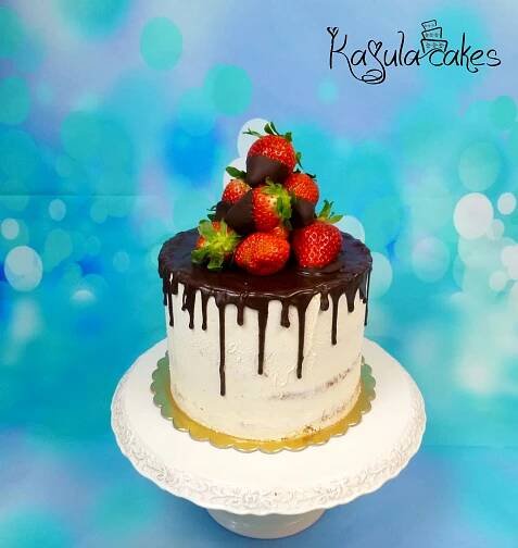 jahody drip – Kajula cakes dortové studio Liberec