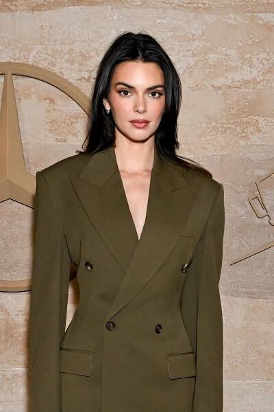 Kendall Jenner Debuts Blonde Hair While Wearing a $34 Hair Clip in a Trendy Office Siren Look
