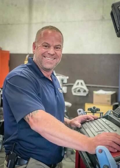 Robert Anderson Manager of G&C Auto body in Petaluma CA