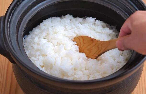 Japonci mají speciální trik na vaření rýže. Stačí vám jeden prst a už ji nikdy nepokazíte - AAzdraví.cz