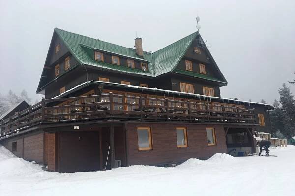 Chata Paprsek stojí na rozhraní Rychlebských hor... | iROZHLAS - spolehlivé zprávy