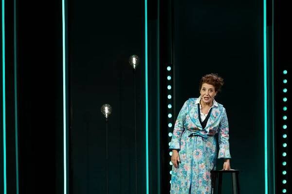 Luise Kinseher – Live auf der Bühne! - Höhepunkte aus „Wände streichen. Segel setzen.“ - Z filmu