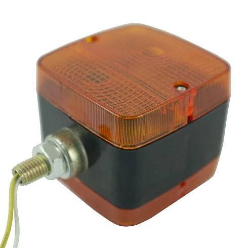 Blinkr na blatník traktoru / 88 x 88 x 80 mm / 12V 10W / BA155 / Univerzální