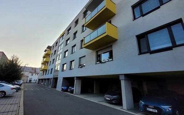 2+kk, Bratranců Veverkových, Pardubice, 55 m²