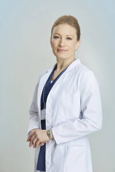 Helena Dvořáková se momentálně objevuje i na televizních obrazovkách, v seriálu Anatomie života si zahrála lékařku Olgu Boháčovou.