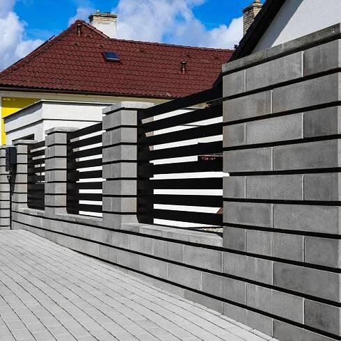 SLEVY AŽ ZA PLOT – Letní akce na plotové systémy, tvarovky a doplňky |