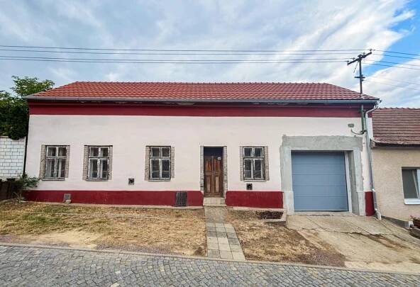 Prodej rodinného domu v Čejkovicích s kvelbeným sklepem - Schmidt Reality - Rodinná realitní kancelář