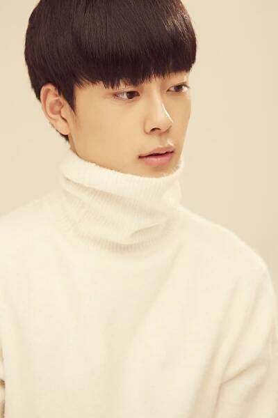 Yoo Seon-Ho-P1.jpg