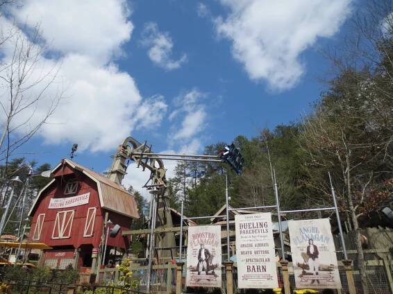 Barnstormer (ride)