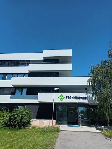 Radiová 1122/1 - TECHNICPARK a.s. - Fasády Šimek