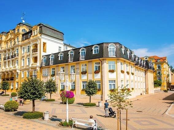 Krátkodobý pobyt pro seniory na 6 nocí-Lázeňský hotel Kijev  budova