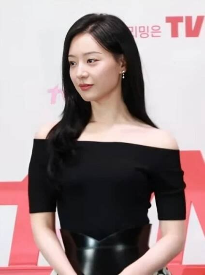 Kim Ji-won - Wikipedia