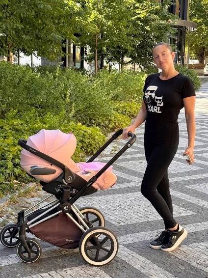 Bývalá zápasnice Oktagonu ve 40 poprvé mámou: Těhotenství se Dostálové povedlo celých 9 měsíců tajit. Michaela řekla jak
