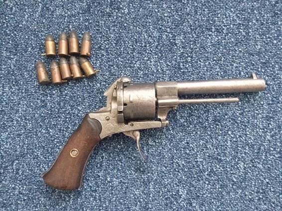 Revolver lefoš cal 9 mm+náboje - Sběratelské zbraně