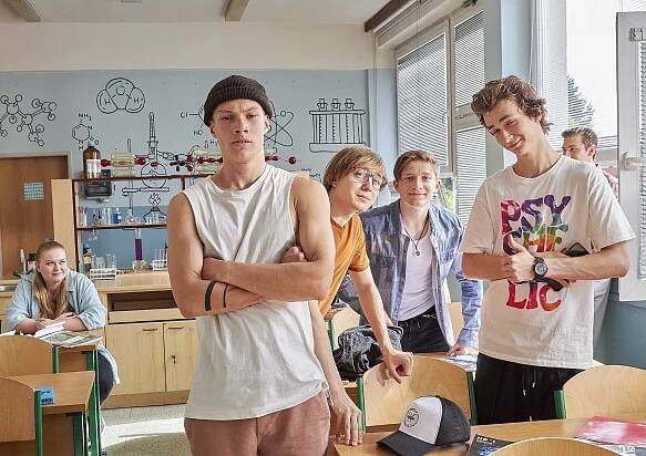 Pan profesor - Útěk - Z filmu - Alžběta Zalubilová Prosecká, Adam Vohánka, Michal Pazderka, Filip František Červenka, Antonio Šoposki