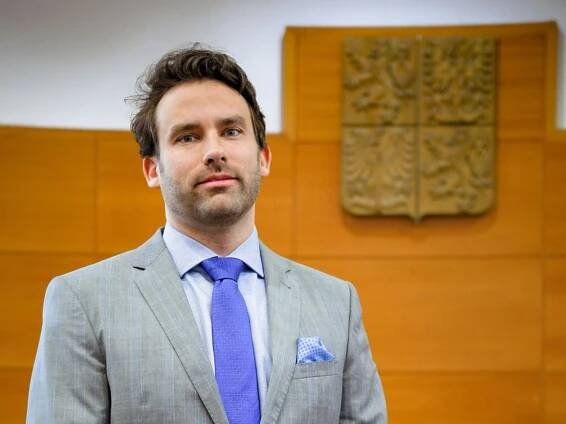 Proděkan poslancem
