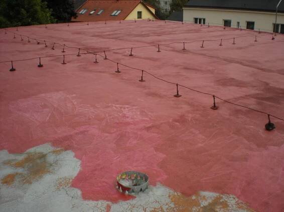 Hydroizolační nátěr ploche střechy