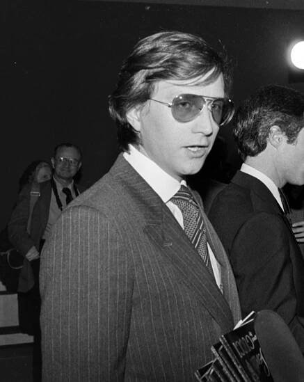 Photo de Maurizio Gucci et ses invités assistent à l’évènement inaugural de Cadillac designé par Gucci en 1978.
