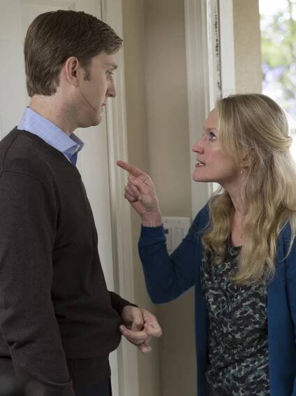 Ray Donovan - Jedna noc v Jerevanu - Z filmu - Aaron Staton, Paula Malcomson