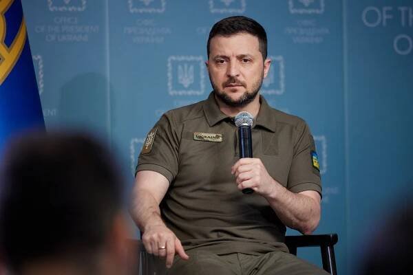Volodymyr Zelenskyj promluvil k českým politikům. Citoval Havla, děkoval a apeloval na přijetí dalších sankcí proti Rusku - Přehledně 24