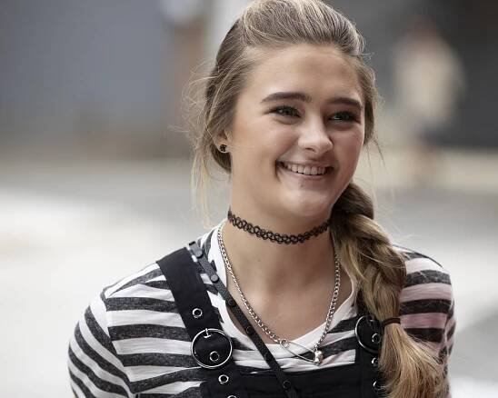 A Million Little Things - Unleashed - Z filmu - Lizzy Greene