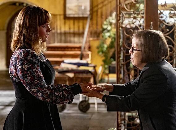 Renée Felice Smith, Linda Hunt - Námořní vyšetřovací služba L. A. - Příběh dvou Igorů - Z filmu