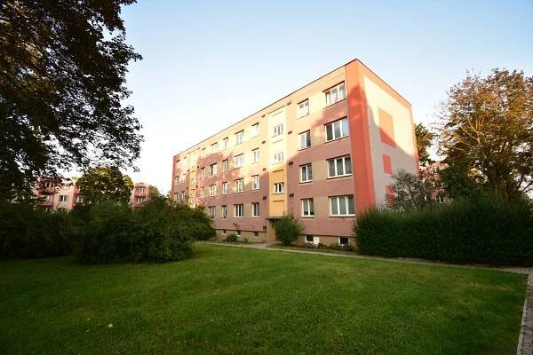 Ústí nad Labem – Pronájem světlého 3+1 s balkónem, 2.patro, cihlový dům, 66 m2, sklep, atraktivní lokalita Ústí nad Labem – Bukov – Roin reality