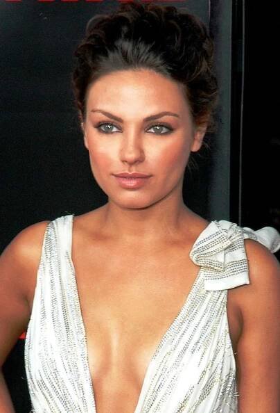 Soubor:Mila Kunis 2008.jpg – Wikipedie