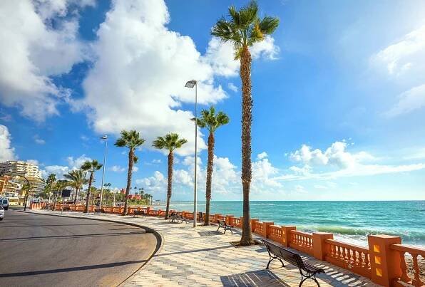 Nábřeží promenáda Benalmadena Beach — Stock obrázek