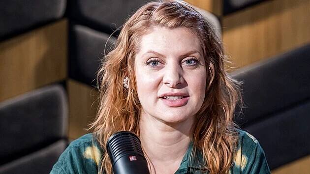 Podcast: Make-up prozradí náladu i ovulaci. Neřešte detaily a hrajte si, radí vizážistka - iDNES.cz