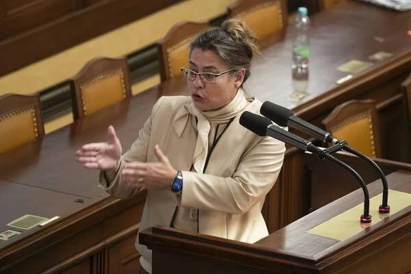 Berenika Peštová ve Sněmovně