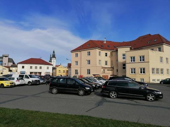 Parkovací dům pro stovky řidičů ve Vyškově: město zvažuje prostor blízko centra