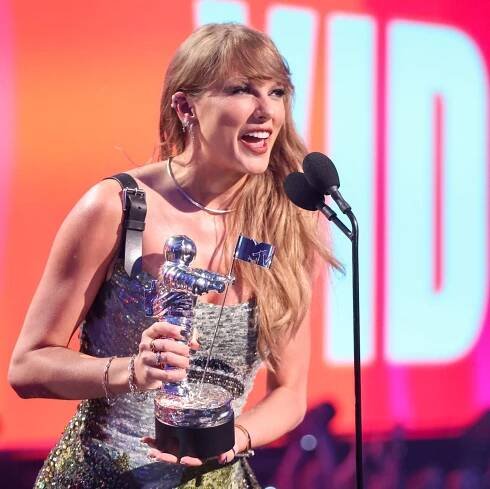 Taylor Swift Gushes About Travis Kelce and Urges Fans to Vote in Her Video of the Year Speech
