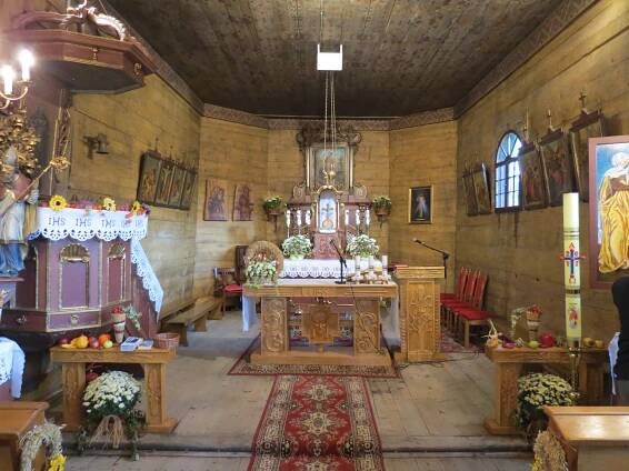 Soubor:Zacharzowice, kościół św. Wawrzyńca, widok w stronę ołtarza.JPG