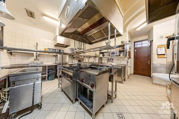 Prodej hotelu s restaurací, Uherské Hradiště - Dvořákova | Reality.iDNES.cz 