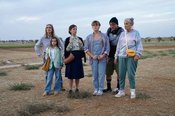 Kira Miró, Sofía Otero, Ana Jara, Martí Cordero, Salva Reina, Elena Irureta - ¿Quién es quién? - Z filmu