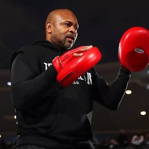 Roy Jones Jr offers to help coach UFC star ahead of historic world title fight