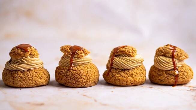 Francouzská pâtisserie u vás doma: větrníky Choux au Craquelin se slaným karamelem