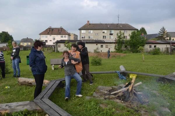 Oficiální stránky obce Leskovec nad Moravicí - Kácení máje