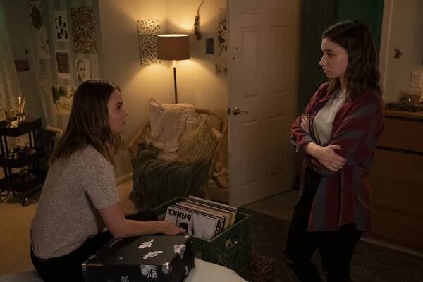 Liana Liberato, Katelyn Nacon - Lehké jako pírko - …Clear as Mud - Z filmu