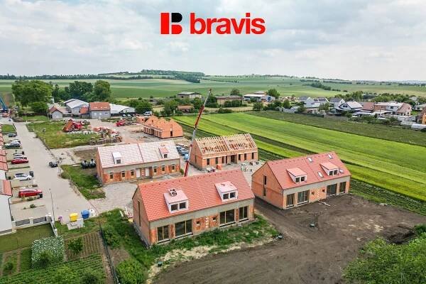 Prodej rodinného domu 6+kk (c.7) v Kobylnicích u Brna, 3x parkovací stání, vysoký standard - BRAVIS REALITY, s.r.o.