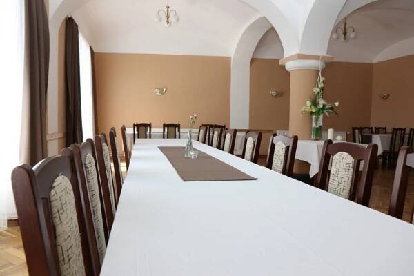 Nový nájemce otevřel po rekonstrukci Restauraci Radnice - Městys Mlázovice