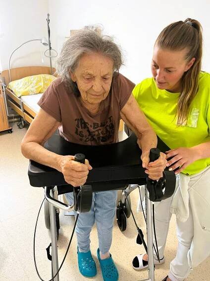 Nácvik chůze v Chelčicích💛 | Alzheimer Home