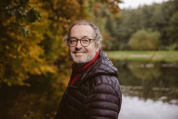 Baví tisíce, v soukromí se uzavírá. Každý má nějaké trápení, říká Josef Polášek