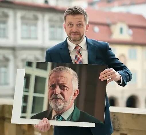 Vít Rakušan poblahopřál všem k blížícím se Vánocům neobvyklým způsobem: Inspiroval se filmem Láska nebeská - Zivot