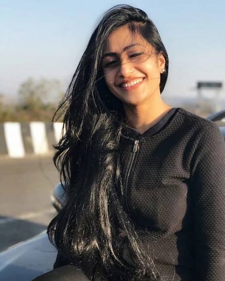 Dhanashree Verma Hot Photos, Pics & Images